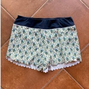 Tuckernut Scalloped Edge Floral Athletic Shorts Tennis Prep Outdoor Gym size L